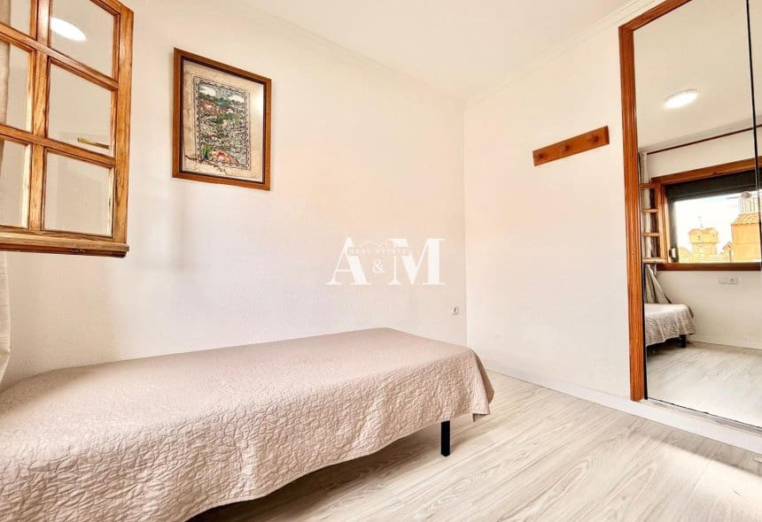 Bungalow de 2 habitaciones en Torrevieja en alquiler con piscina - 850 € (Ref: 10121096)