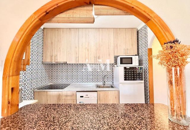Bungalow de 2 habitaciones en Aguas Nuevas, Torrevieja en alquiler con piscina - 850 € (Ref: 10121096)