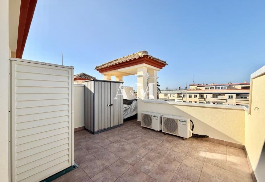 3 bedroom Townhouse for rent in San Pedro del Pinatar with pool - € 950 (Ref: 10125125)