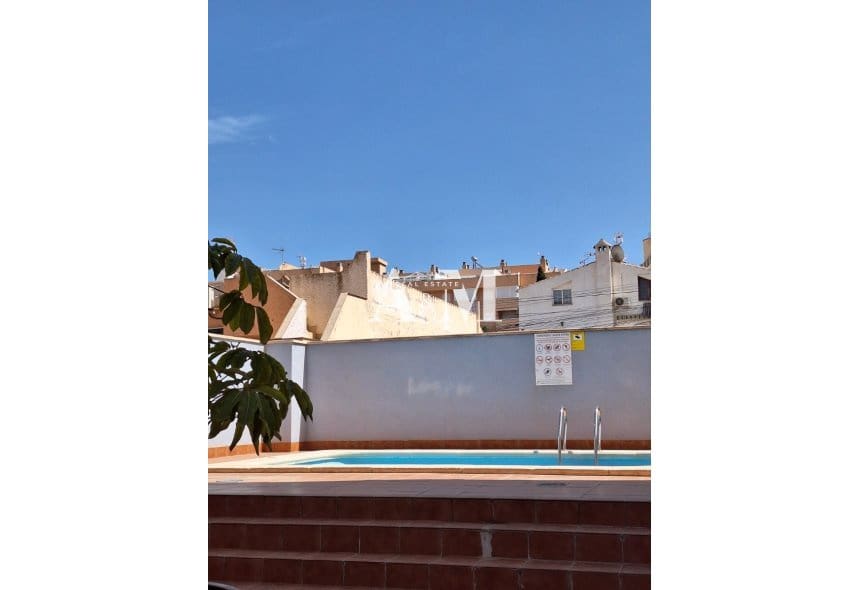 2 soverom Leilighet til leie i Torrevieja med svømmebasseng - € 780 (Ref: 10130381)