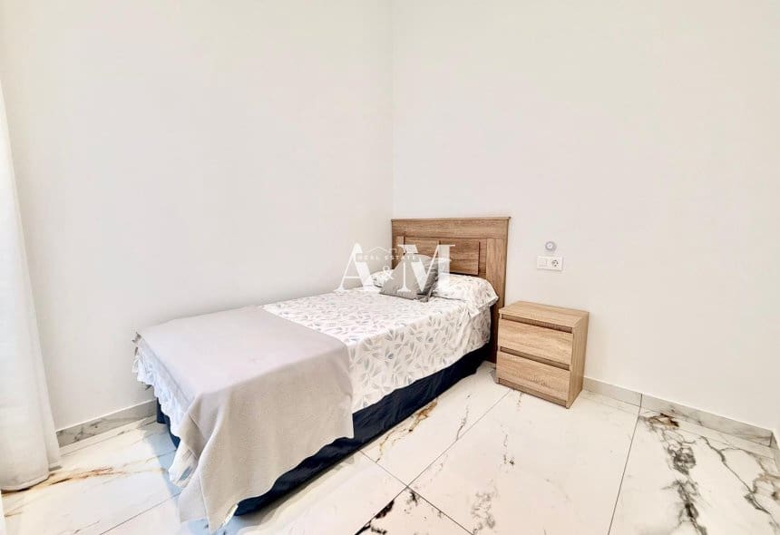 2 bedroom Apartment for rent in Torrevieja - € 1,100 (Ref: 10141334)