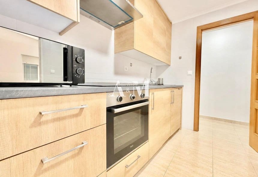 2 soveværelse Lejlighed til leje i Guardamar del Segura - € 850 (Ref: 10141335)