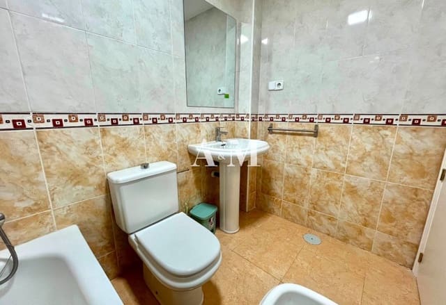 2 soveværelse Lejlighed til leje i Almoradí med swimmingpool - € 680 (Ref: 10145031)