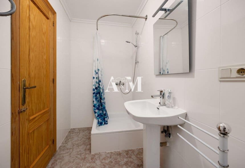 3 sovrum Villa att hyra i Torrevieja med pool - 2 500 € (Ref: 10147932)