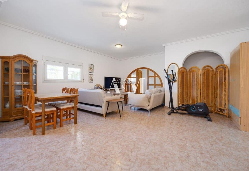 3 sovrum Villa att hyra i Torrevieja med pool - 2 500 € (Ref: 10147932)