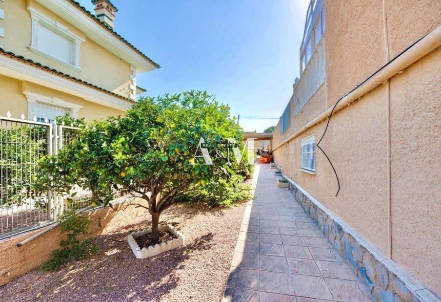 3 sovrum Villa att hyra i Torrevieja med pool - 2 500 € (Ref: 10147932)
