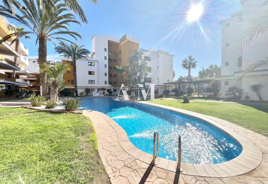 2 bedroom Beach Apartment for rent in Orihuela Costa with pool garage - € 1,200 (Ref: 10153786)