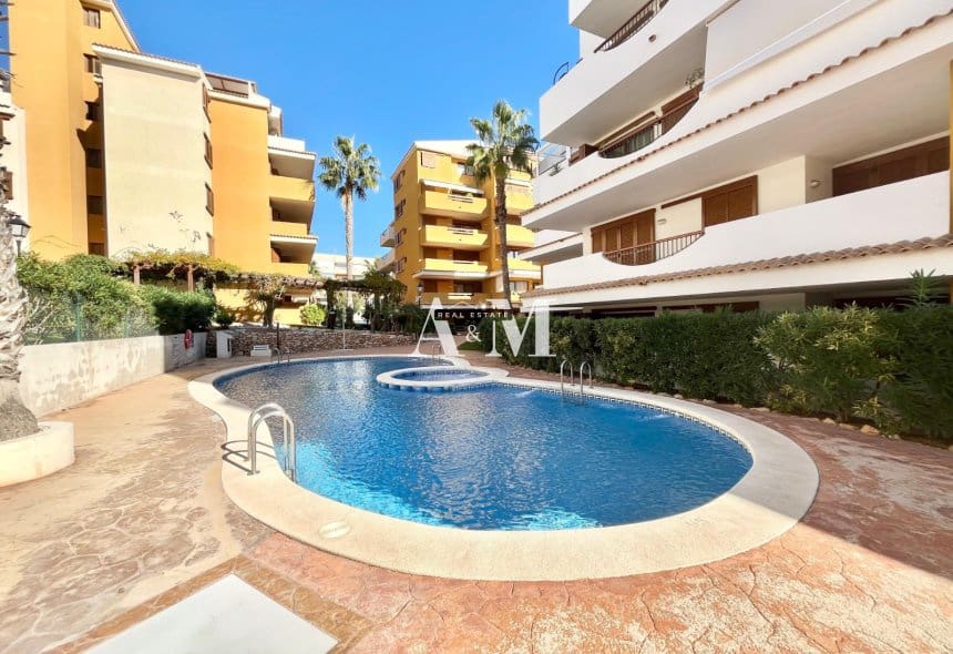 2 bedroom Beach Apartment for rent in Orihuela Costa with pool garage - € 1,200 (Ref: 10153786)
