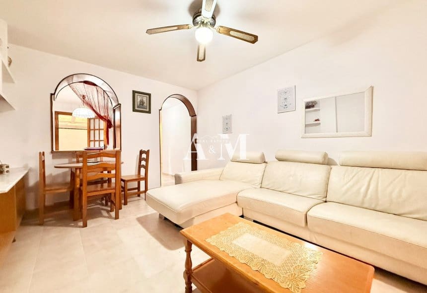 1 soveværelse Strandlejlighed til salg i Torrevieja med swimmingpool - € 134.000 (Ref: 10155860)