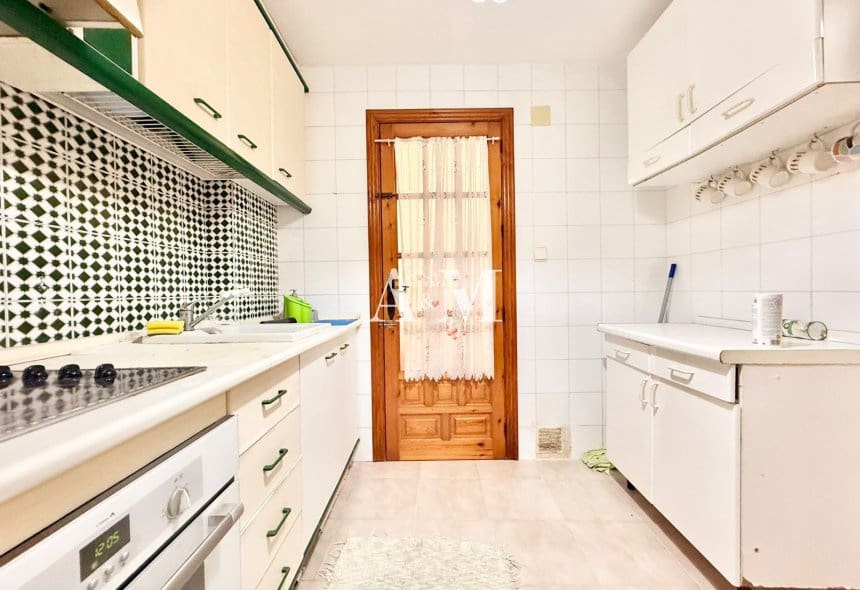 1 soveværelse Strandlejlighed til salg i Torrevieja med swimmingpool - € 134.000 (Ref: 10155860)