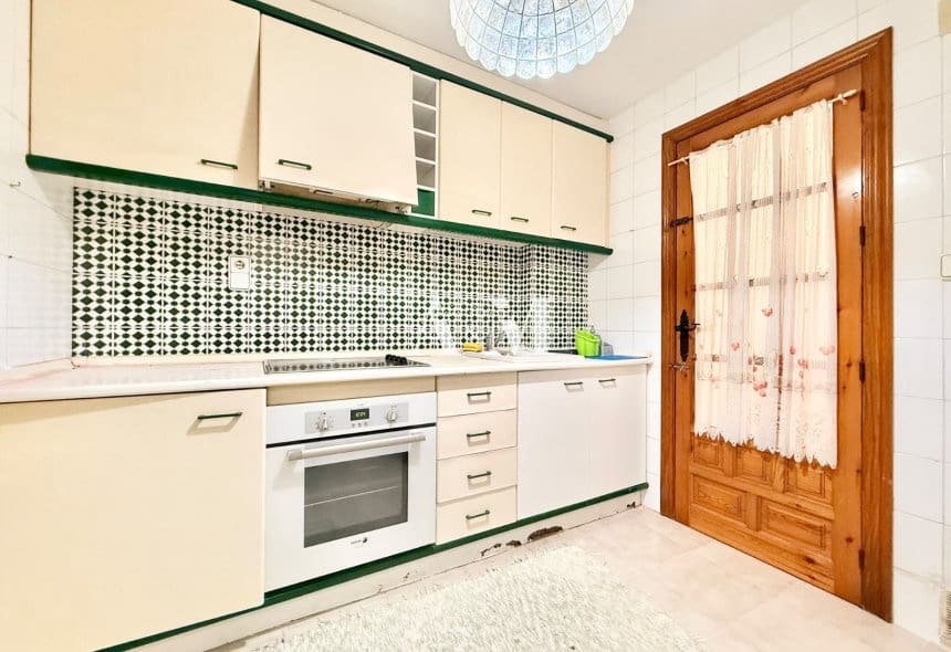 1 soveværelse Strandlejlighed til salg i Torrevieja med swimmingpool - € 134.000 (Ref: 10155860)