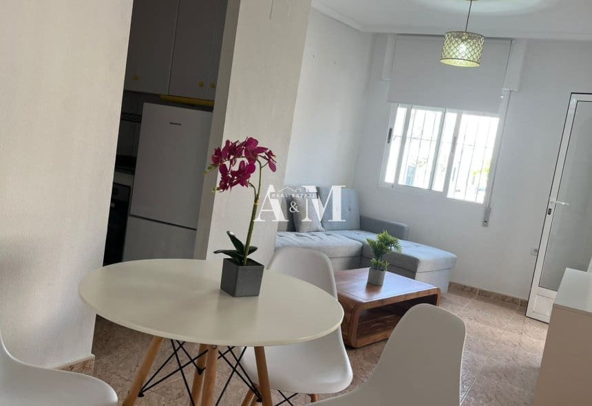 2 slaapkamer Appartement te huur in Torrevieja met zwembad - € 850 (Ref: 10156166)