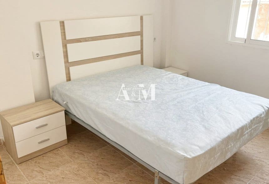 2 slaapkamer Appartement te huur in Torrevieja met zwembad - € 850 (Ref: 10156166)