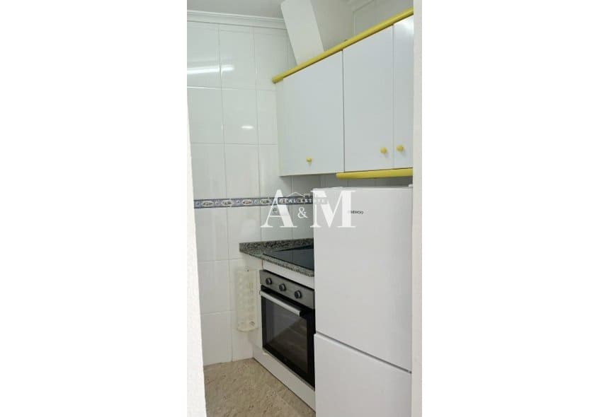 2 slaapkamer Appartement te huur in Torrevieja met zwembad - € 850 (Ref: 10156166)