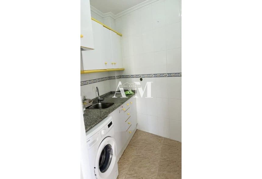 2 slaapkamer Appartement te huur in Torrevieja met zwembad - € 850 (Ref: 10156166)