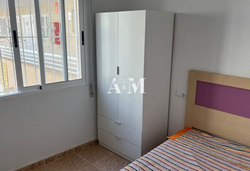 2 slaapkamer Appartement te huur in Torrevieja met zwembad - € 850 (Ref: 10156166)