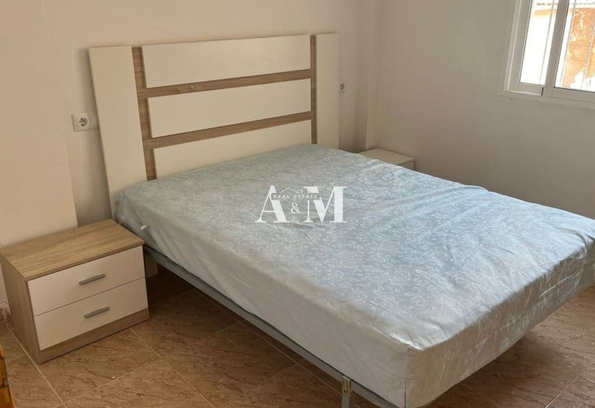 2 slaapkamer Appartement te huur in Torrevieja met zwembad - € 850 (Ref: 10156166)