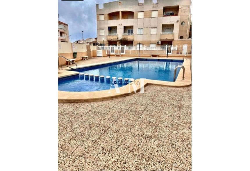 2 slaapkamer Appartement te huur in Torrevieja met zwembad - € 850 (Ref: 10156166)
