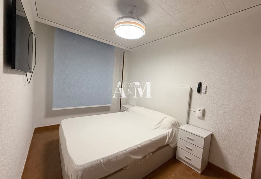 Appartement de Plage de 3 chambres à louer à Torrevieja avec piscine garage - 1 000 € (Ref: 10156789)