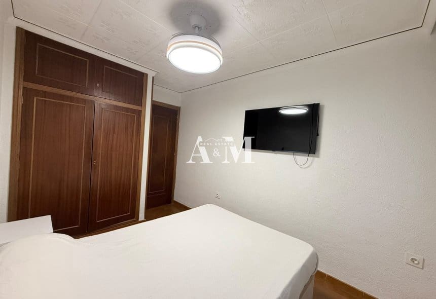 Appartement de Plage de 3 chambres à louer à Torrevieja avec piscine garage - 1 000 € (Ref: 10156789)