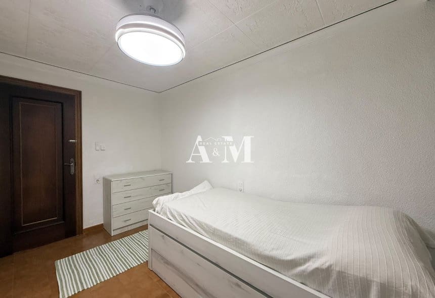 Appartement de Plage de 3 chambres à louer à Torrevieja avec piscine garage - 1 000 € (Ref: 10156789)