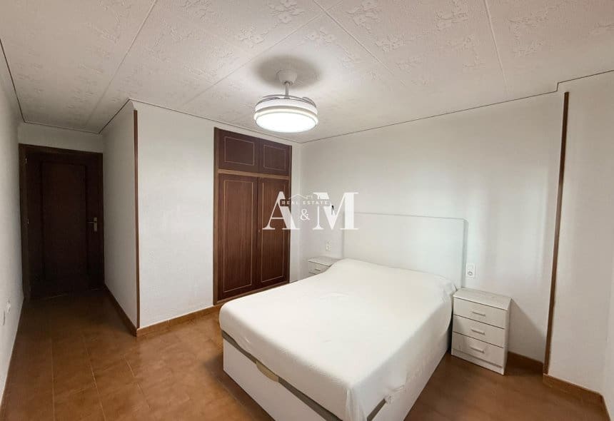 Appartement de Plage de 3 chambres à louer à Torrevieja avec piscine garage - 1 000 € (Ref: 10156789)