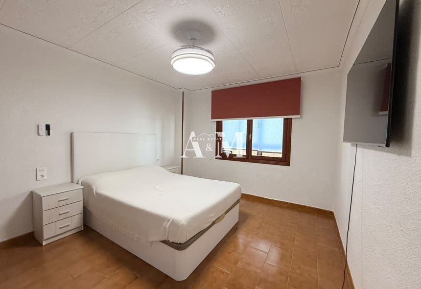 Appartement de Plage de 3 chambres à louer à Torrevieja avec piscine garage - 1 000 € (Ref: 10156789)