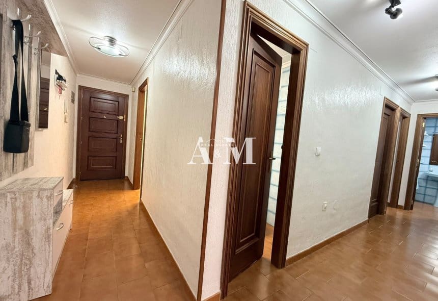 Appartement de Plage de 3 chambres à louer à Torrevieja avec piscine garage - 1 000 € (Ref: 10156789)