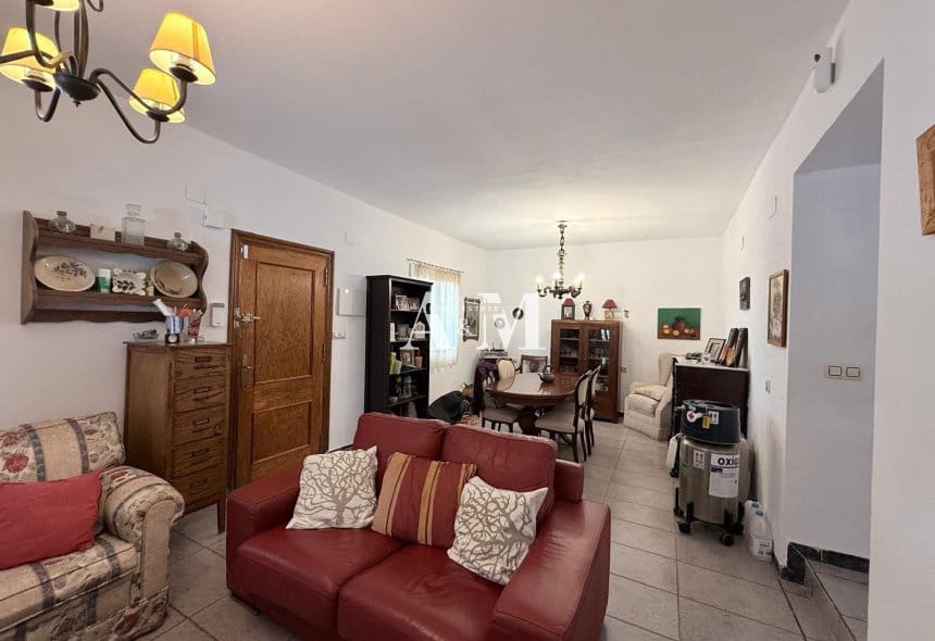 5 bedroom Villa for rent in Guardamar del Segura with garage - € 1,100 (Ref: 10156927)