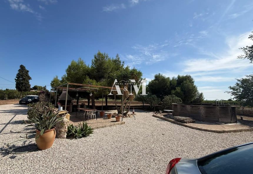 5 bedroom Villa for rent in Guardamar del Segura with garage - € 1,100 (Ref: 10156927)