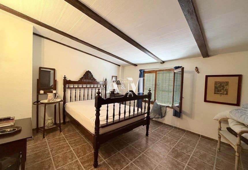 5 bedroom Villa for rent in Guardamar del Segura with garage - € 1,100 (Ref: 10156927)