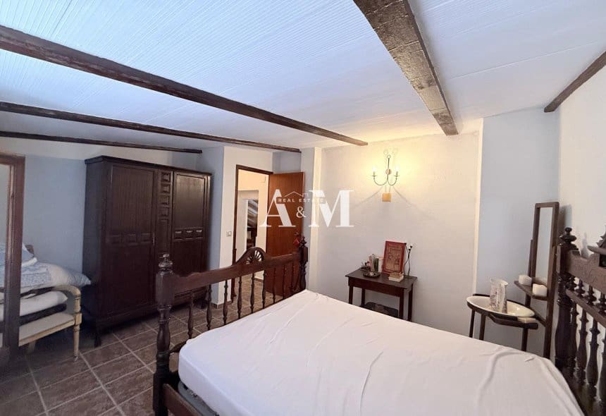 5 bedroom Villa for rent in Guardamar del Segura with garage - € 1,100 (Ref: 10156927)