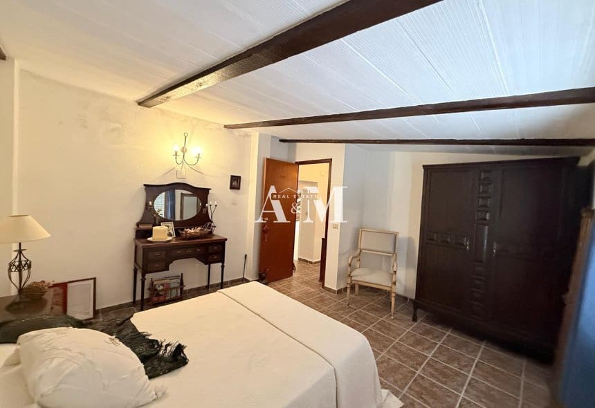 5 bedroom Villa for rent in Guardamar del Segura with garage - € 1,100 (Ref: 10156927)