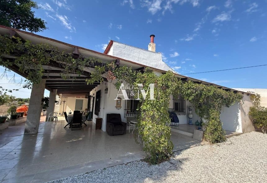 5 bedroom Villa for rent in Guardamar del Segura with garage - € 1,100 (Ref: 10156927)