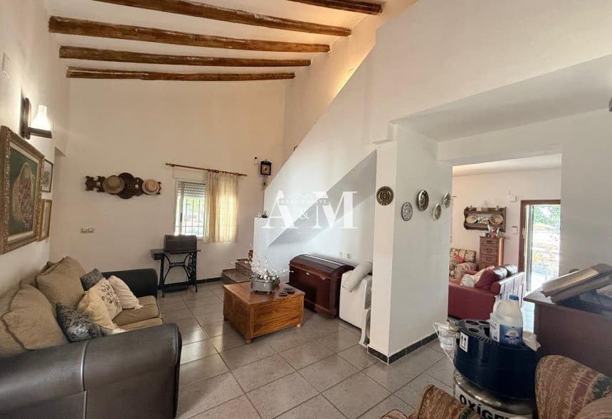 5 bedroom Villa for rent in Guardamar del Segura with garage - € 1,100 (Ref: 10156927)