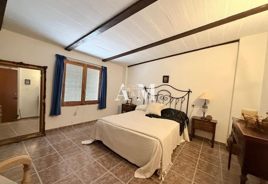 5 bedroom Villa for rent in Guardamar del Segura with garage - € 1,100 (Ref: 10156927)