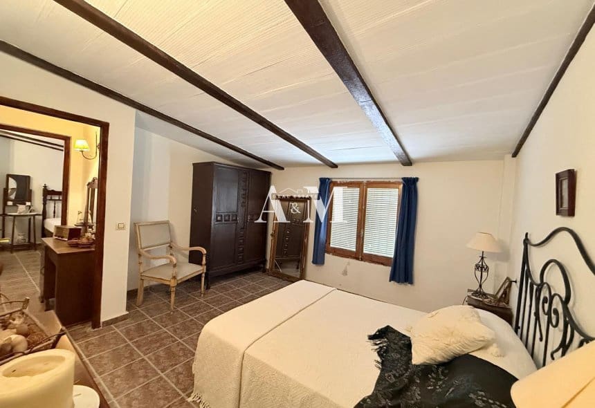 5 bedroom Villa for rent in Guardamar del Segura with garage - € 1,100 (Ref: 10156927)