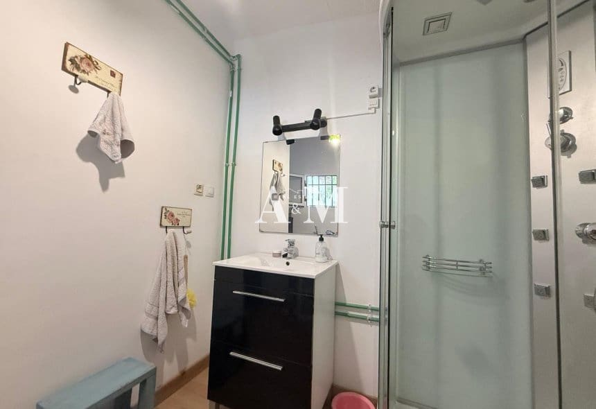 5 bedroom Villa for rent in Guardamar del Segura with garage - € 1,100 (Ref: 10156927)