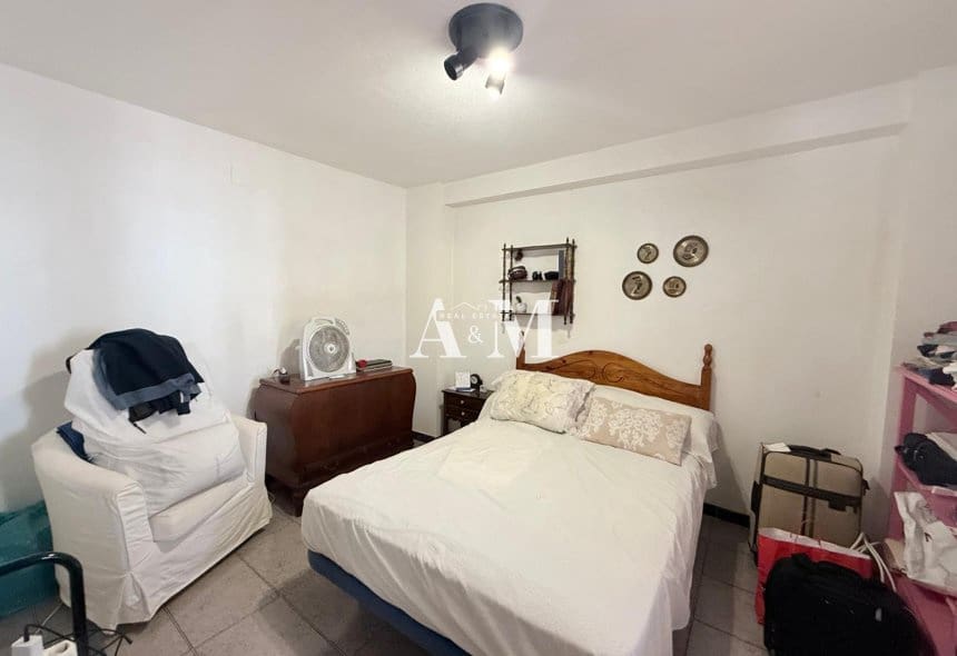 5 bedroom Villa for rent in Guardamar del Segura with garage - € 1,100 (Ref: 10156927)