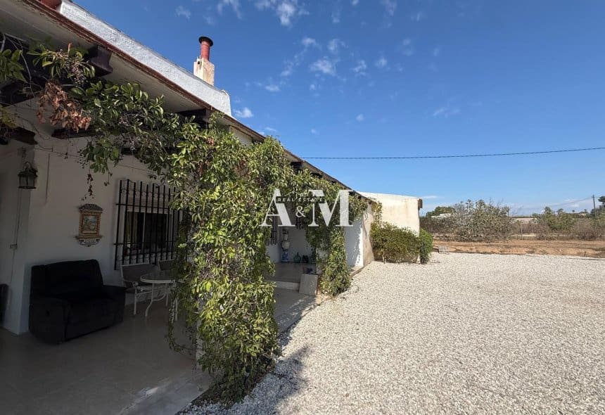 5 bedroom Villa for rent in Guardamar del Segura with garage - € 1,100 (Ref: 10156927)