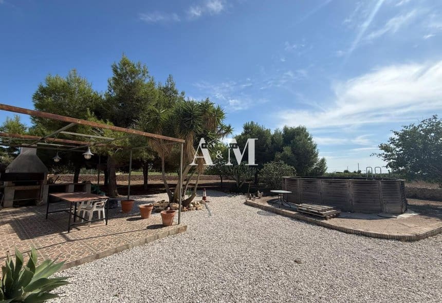5 bedroom Villa for rent in Guardamar del Segura with garage - € 1,100 (Ref: 10156927)