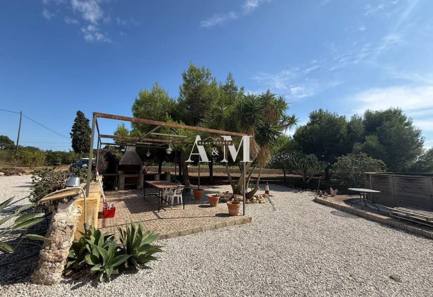 5 bedroom Villa for rent in Guardamar del Segura with garage - € 1,100 (Ref: 10156927)