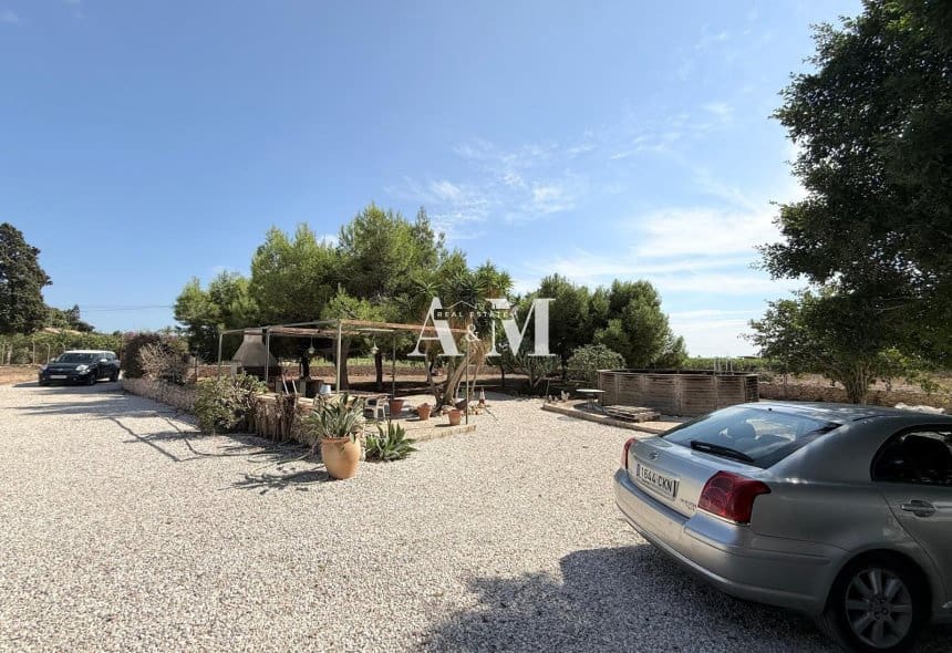 5 bedroom Villa for rent in Guardamar del Segura with garage - € 1,100 (Ref: 10156927)