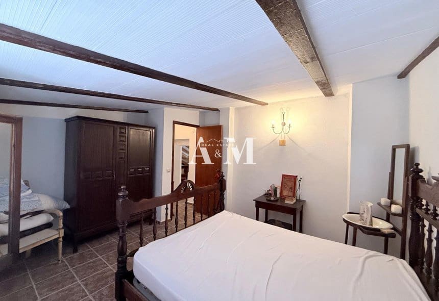 5 bedroom Villa for rent in Guardamar del Segura with garage - € 1,100 (Ref: 10156927)