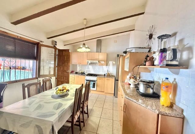 5 bedroom Villa for rent in El Raso, Guardamar del Segura with garage - € 1,100 (Ref: 10156927)