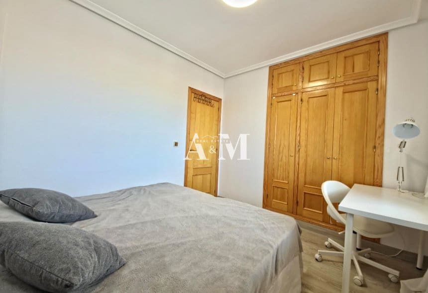 2 bedroom Apartment for rent in Torrevieja with pool - € 950 (Ref: 10160248)