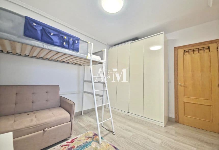 2 bedroom Apartment for rent in Torrevieja with pool - € 950 (Ref: 10160248)