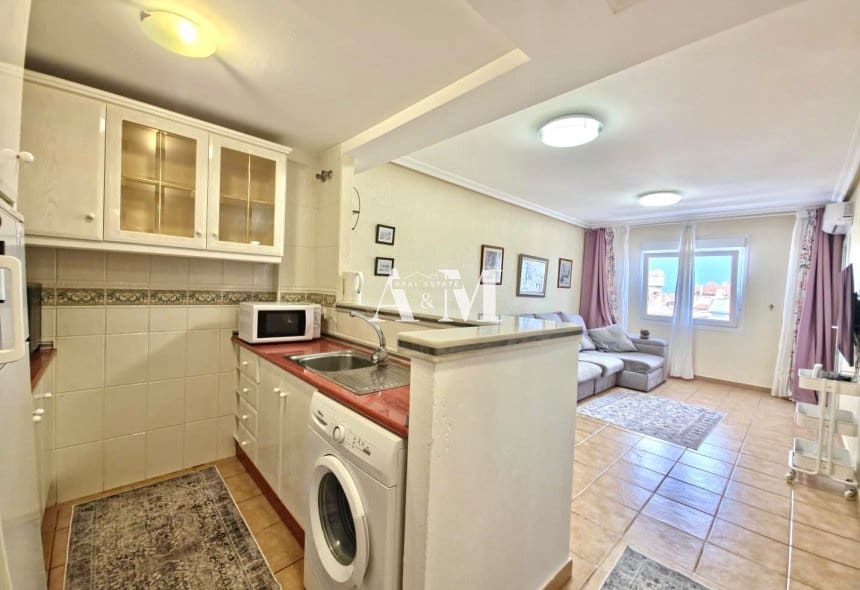 2 bedroom Apartment for rent in Torrevieja with pool - € 950 (Ref: 10160248)