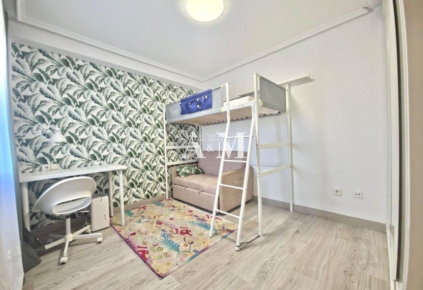 2 bedroom Apartment for rent in Torrevieja with pool - € 950 (Ref: 10160248)