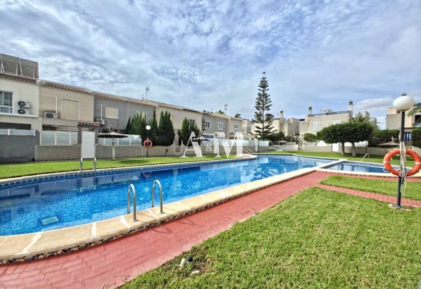 2 bedroom Apartment for rent in Torrevieja with pool - € 950 (Ref: 10160248)